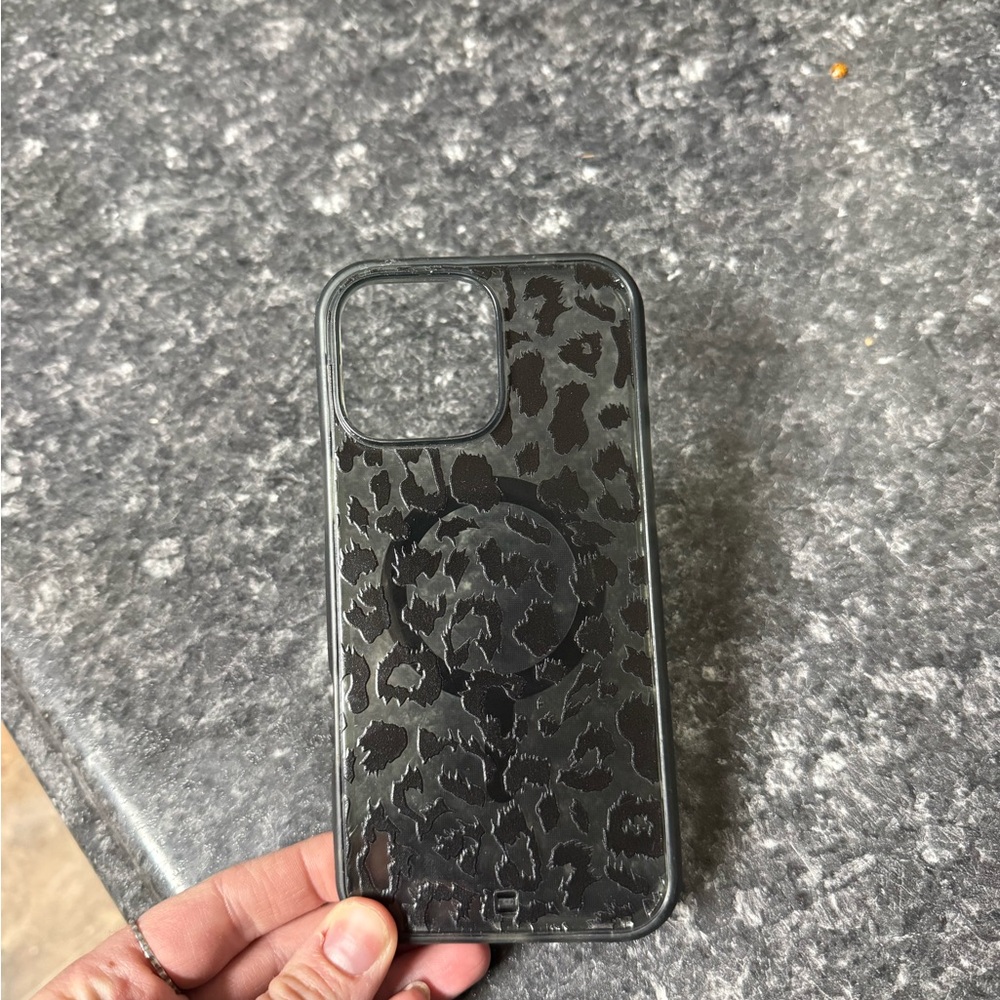 iPhone 16 pro max mag safe  Black Leopard Phone Case